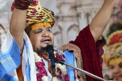 Guru-Bhai-Ravishankar-Maharaj4-e1766052169488